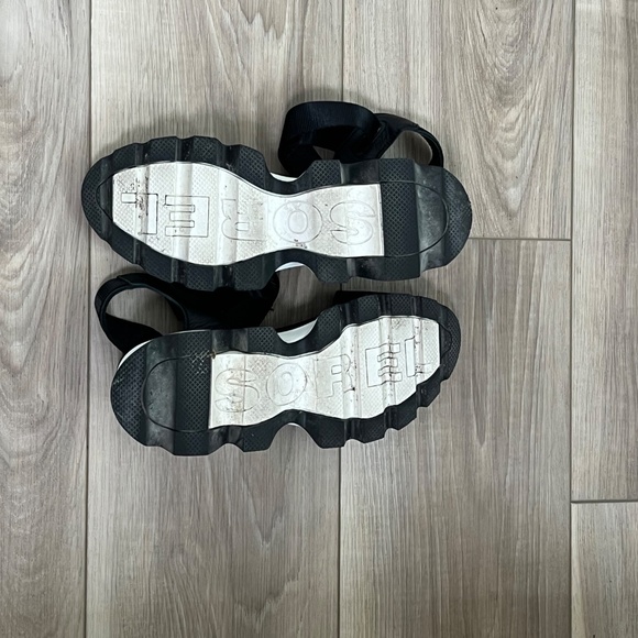 Sorel | Kinetic™ Impact Y-Strap High Sandal | Size 8 Black - Picture 6 of 6